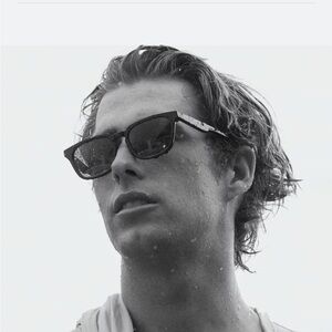 Raen Hirsch Polarized sunglasses • EUC black frame, brown lenses